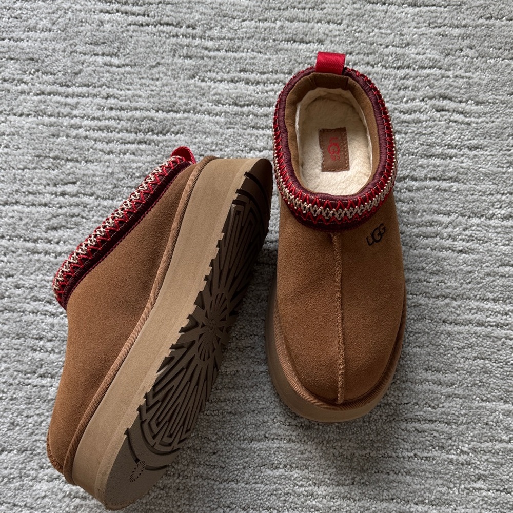 UGG Tazz Slippers _ Chestnut _ Size 6